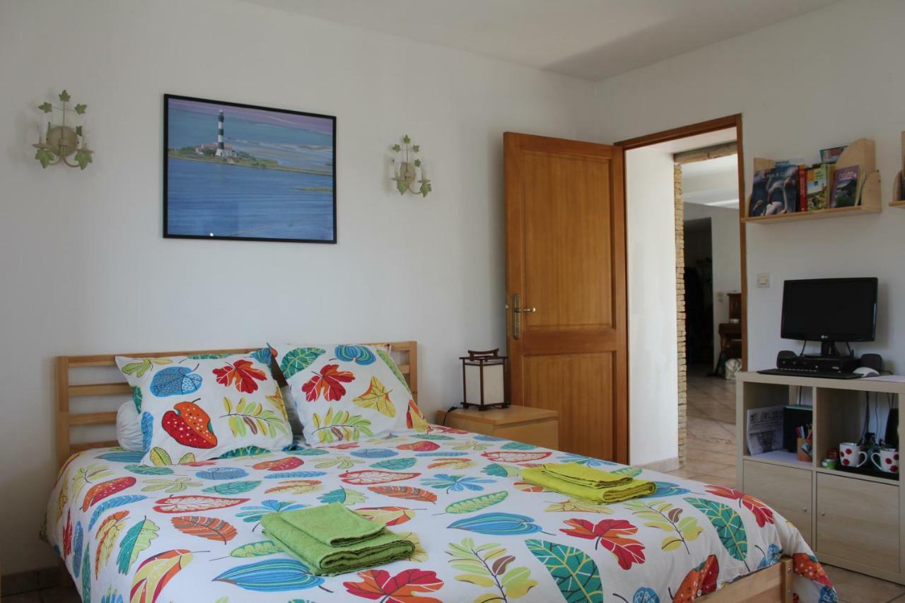 Mas Dou L'Estele Chambre D'Hotes Arles Luaran gambar